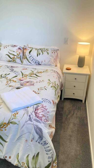 Cheerful 2 Bedroom Townhouse In Addington! ไครสต์เชิร์ช ภายนอก รูปภาพ