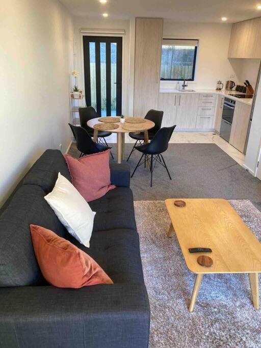 Cheerful 2 Bedroom Townhouse In Addington! ไครสต์เชิร์ช ภายนอก รูปภาพ